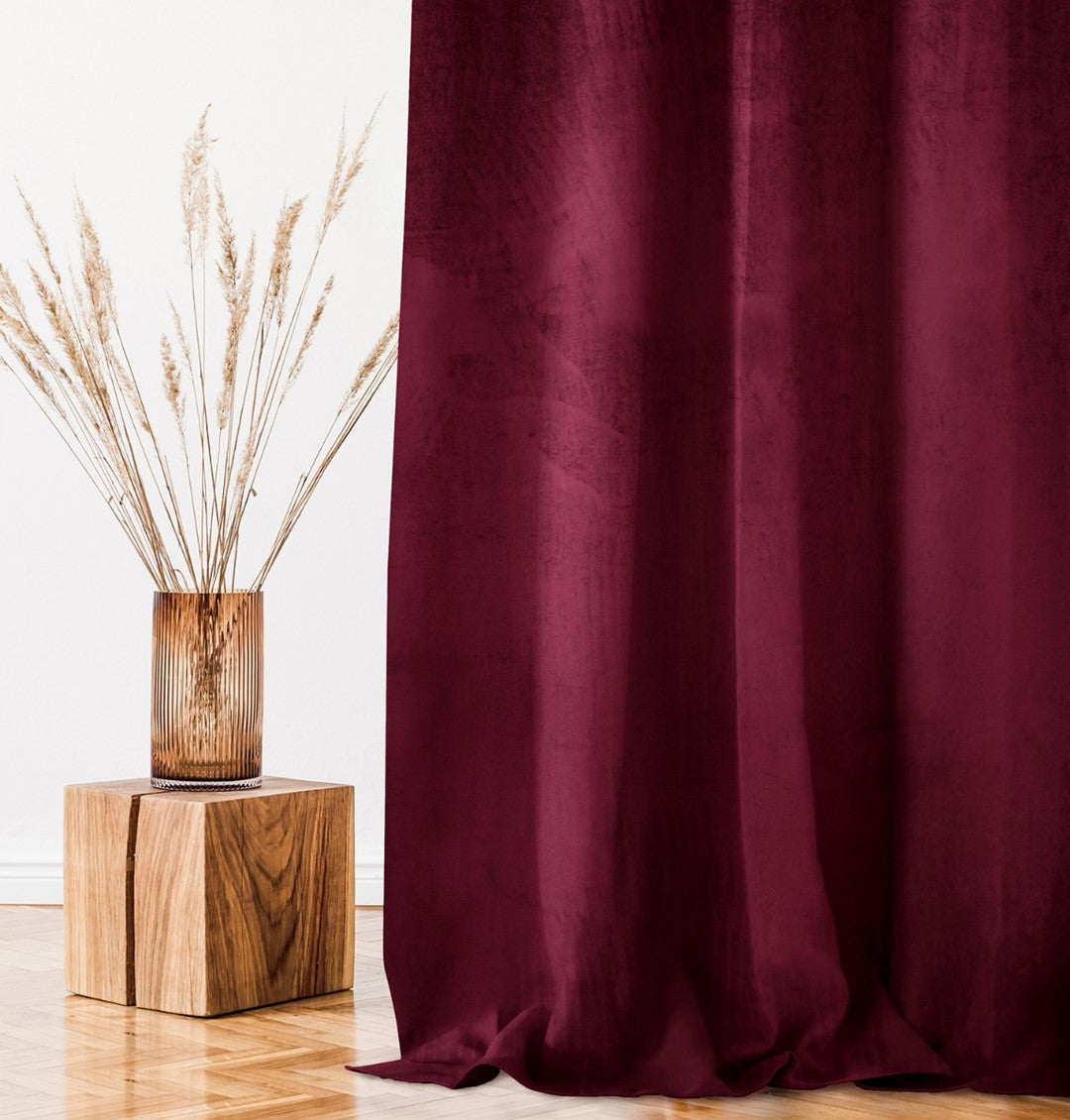 Rideau VELVET couleur rouge style classique oeillets d'argent velours 140x270 ameliahome